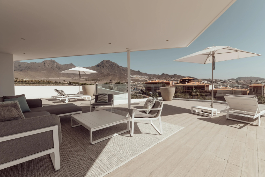 3 Bedrooms Extra Large Room Indulgence Infinity Penthouse with partial sea view