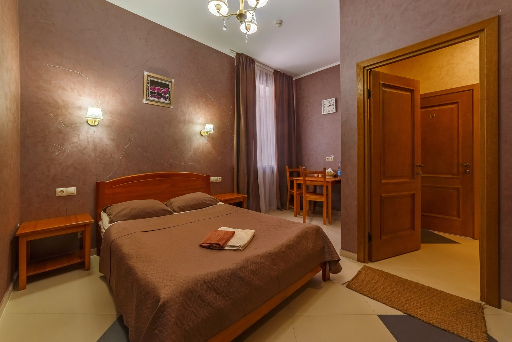 Double room with city view (full double bed)