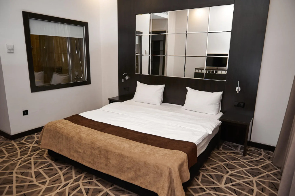 Lux краснодар. гостиница голливуд краснодар. солярий тюляева 4/1. отель голливуд северная 219. дентик люкс краснодар.