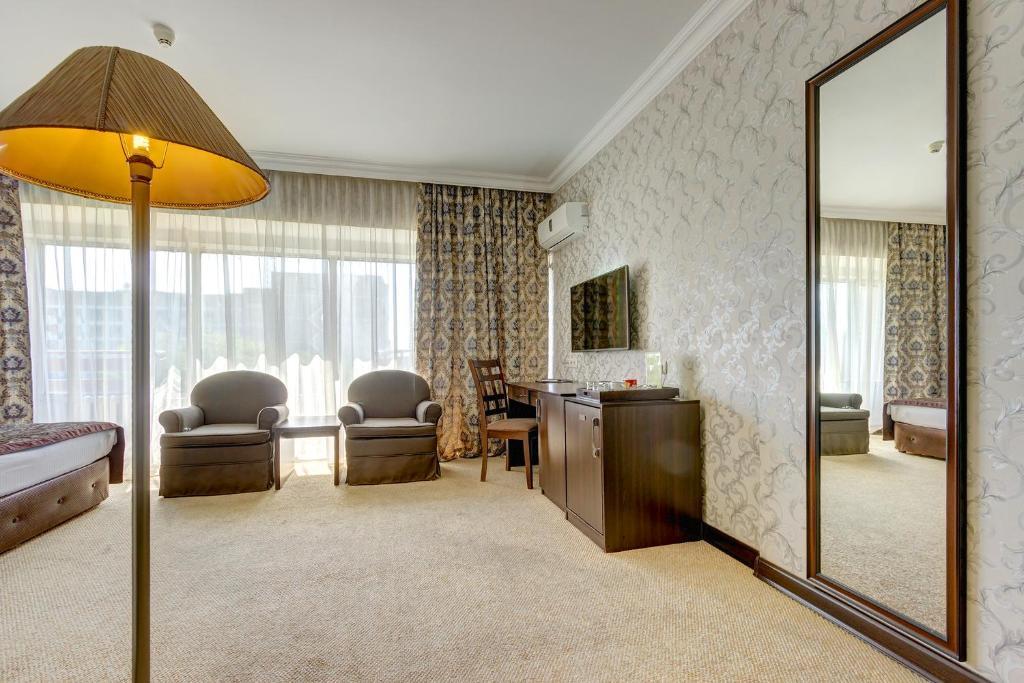 Двухместный номер Standard с балконом двуспальная кровать в Премьер Алатау