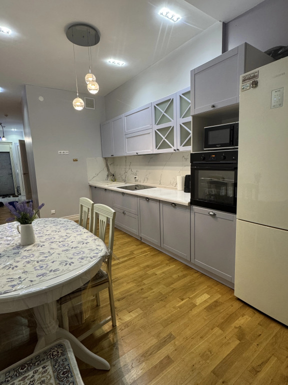 Четырёхместные апартаменты с 3 комнатами с балконом в Rent 247