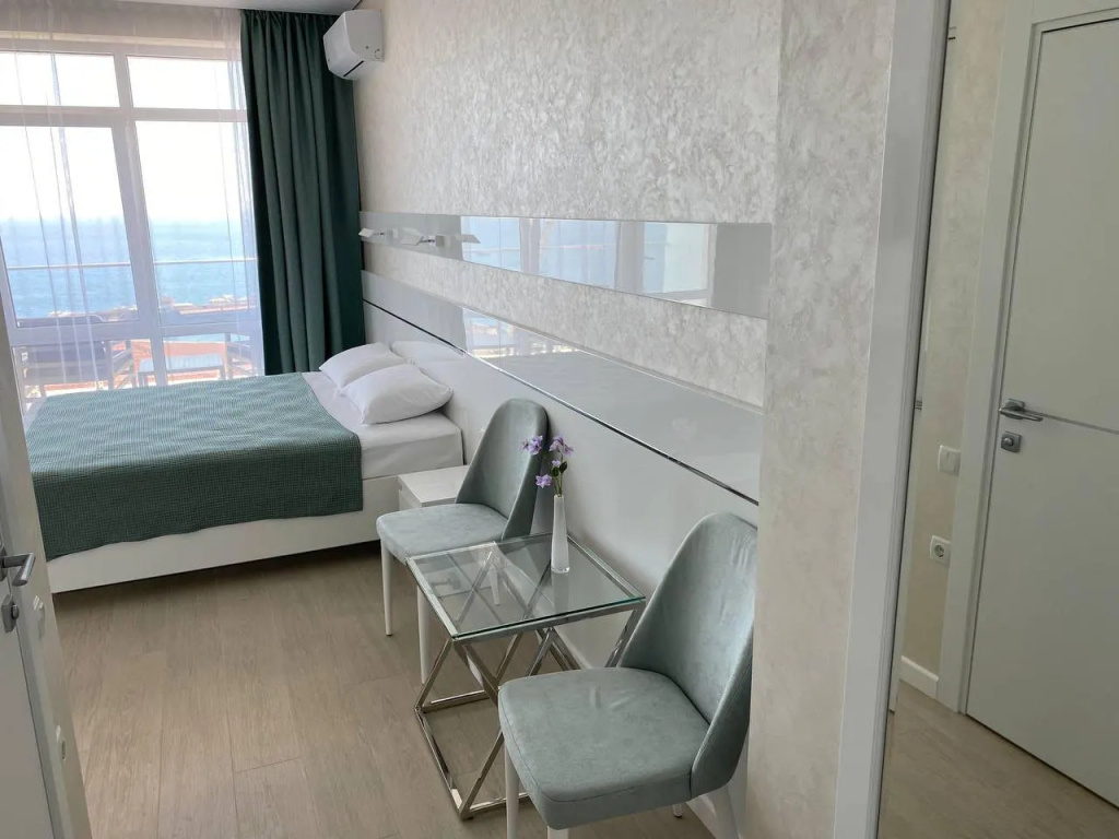 Double room with balcony and with sea view (full double bed)