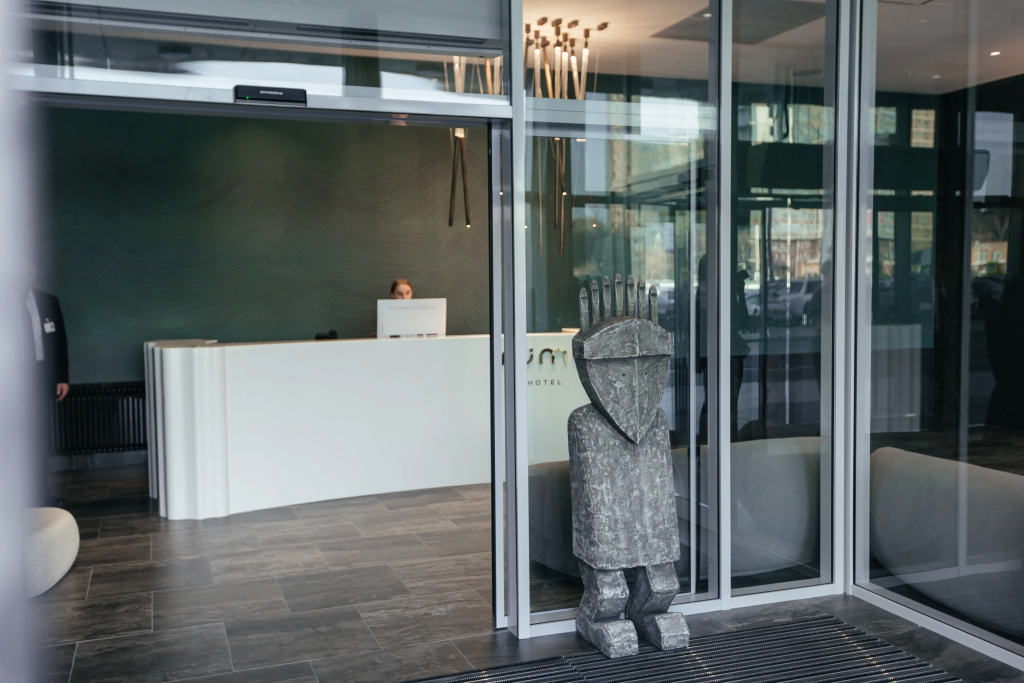 Lobby & Reception