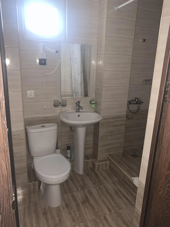 Люкс Luxury с 2 комнатами с балконом и с красивым видом из окна в Артика