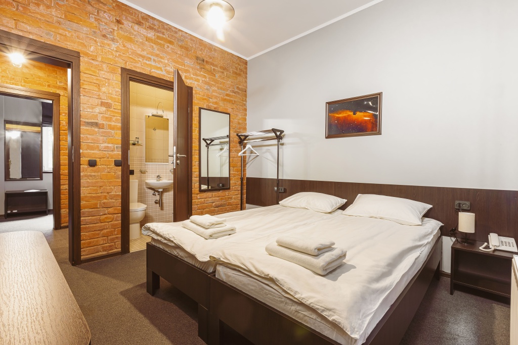 Kopernik Hotel Room Type - Standard Double room with city view twin beds