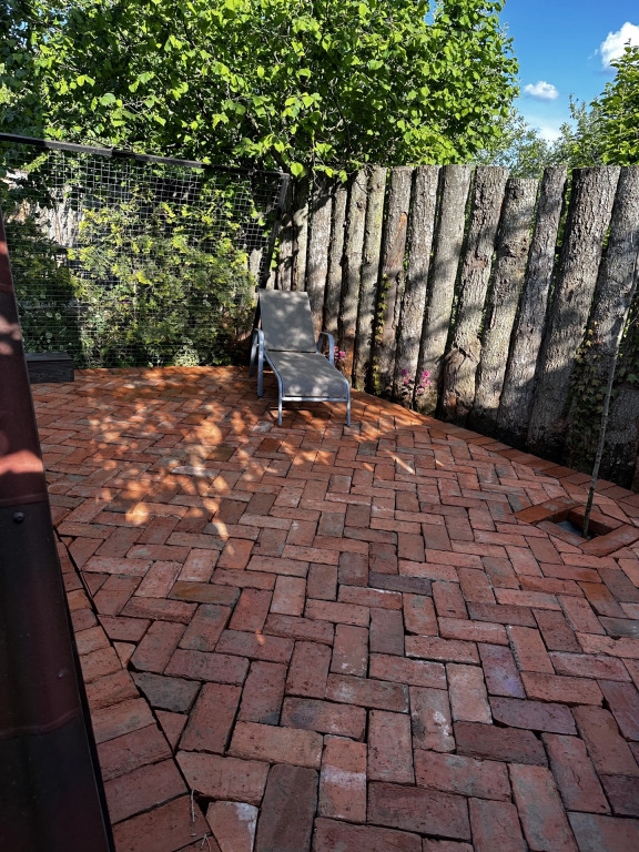 Апартаменты с балконом и с видом на бассейн в Green Wood