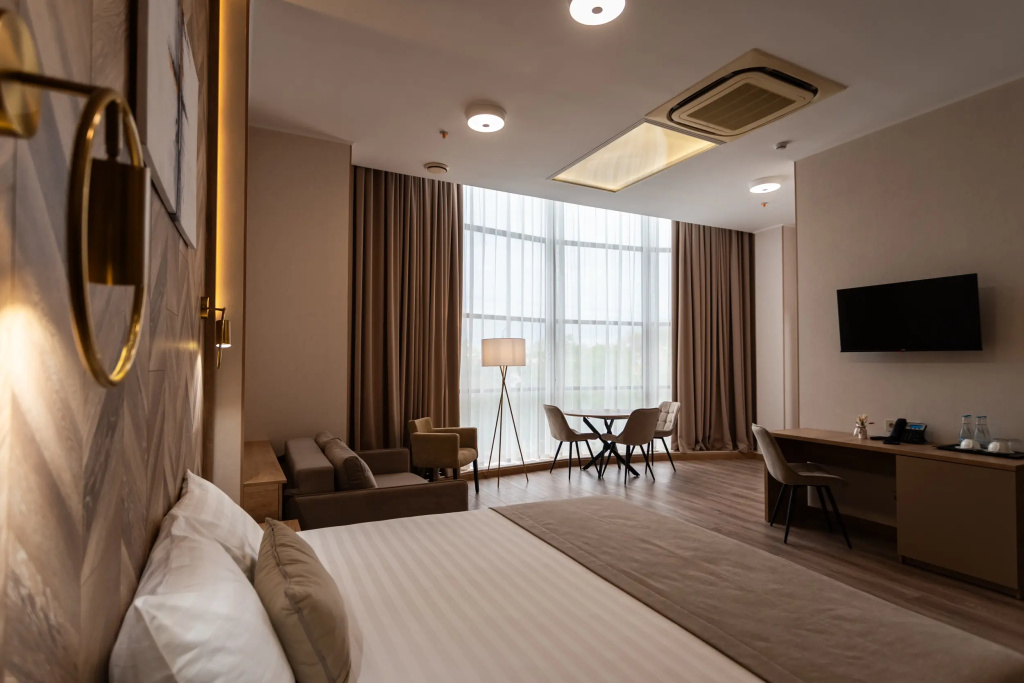 2 Rooms Double Suite with city view (full double bed)