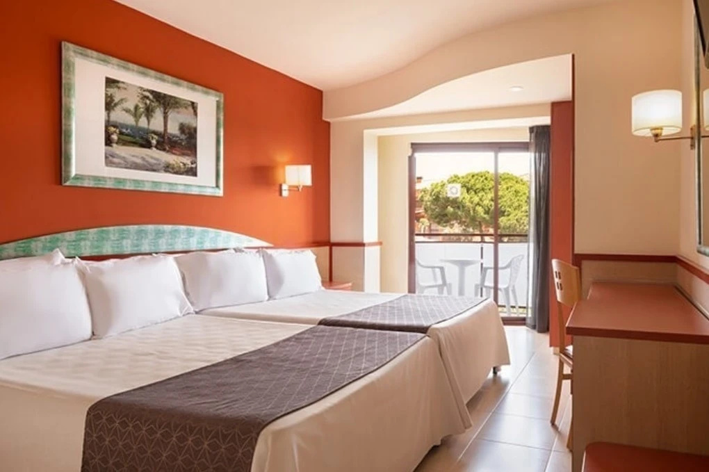 Standard Triple room with balcony