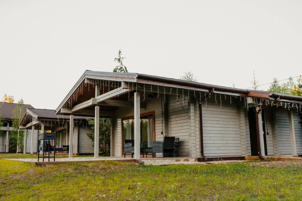 Двухместный коттедж с 2 комнатами двуспальная кровать в Винни-Вилла