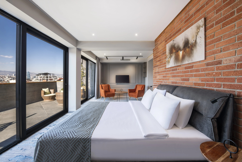 Double Suite (full double bed)