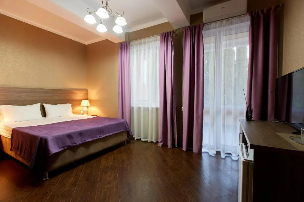 Standard with shared balcony Double room (full double bed)