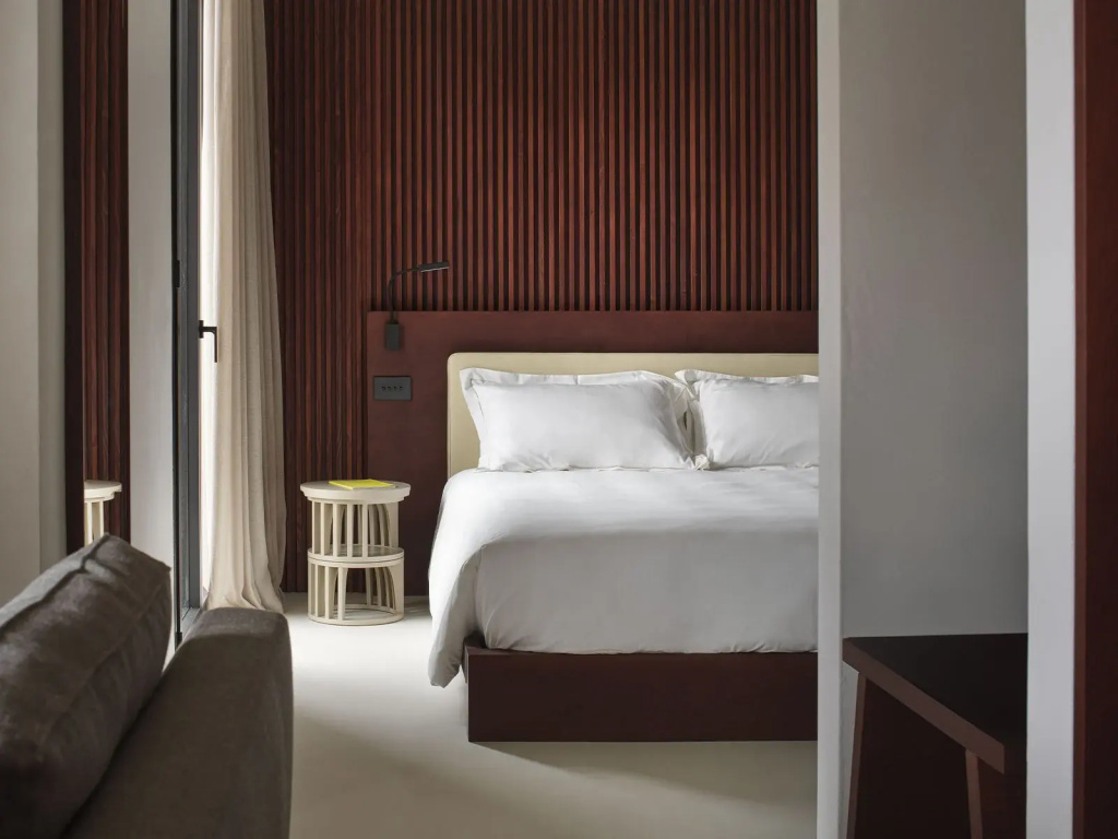 Suite with balcony