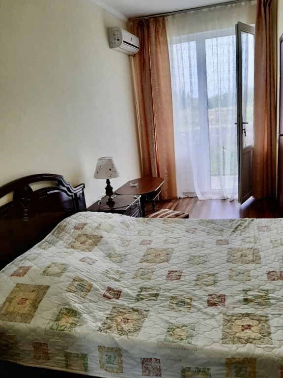 Четырёхместный номер Standard с балконом и с красивым видом из окна в Гостевой дом