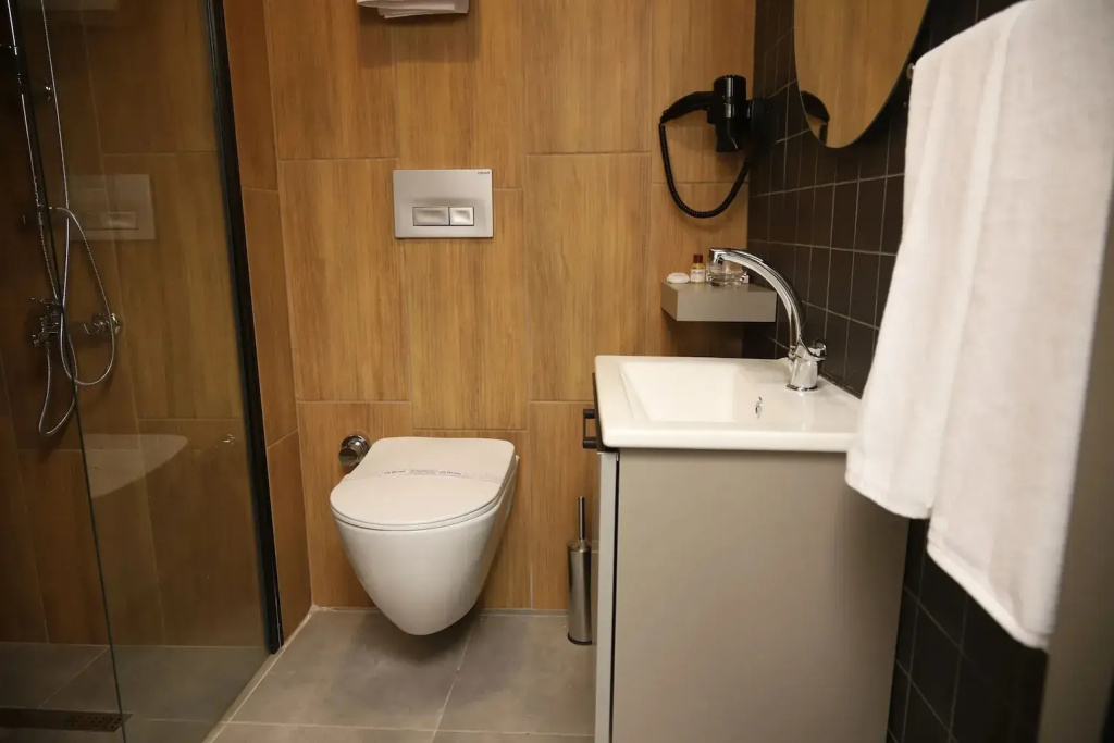 Economy room