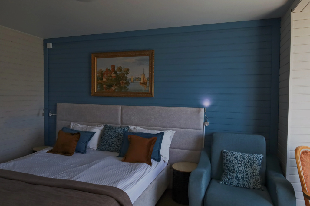 Flagman Hotel Room Type - Deluxe Double room with view full double bed