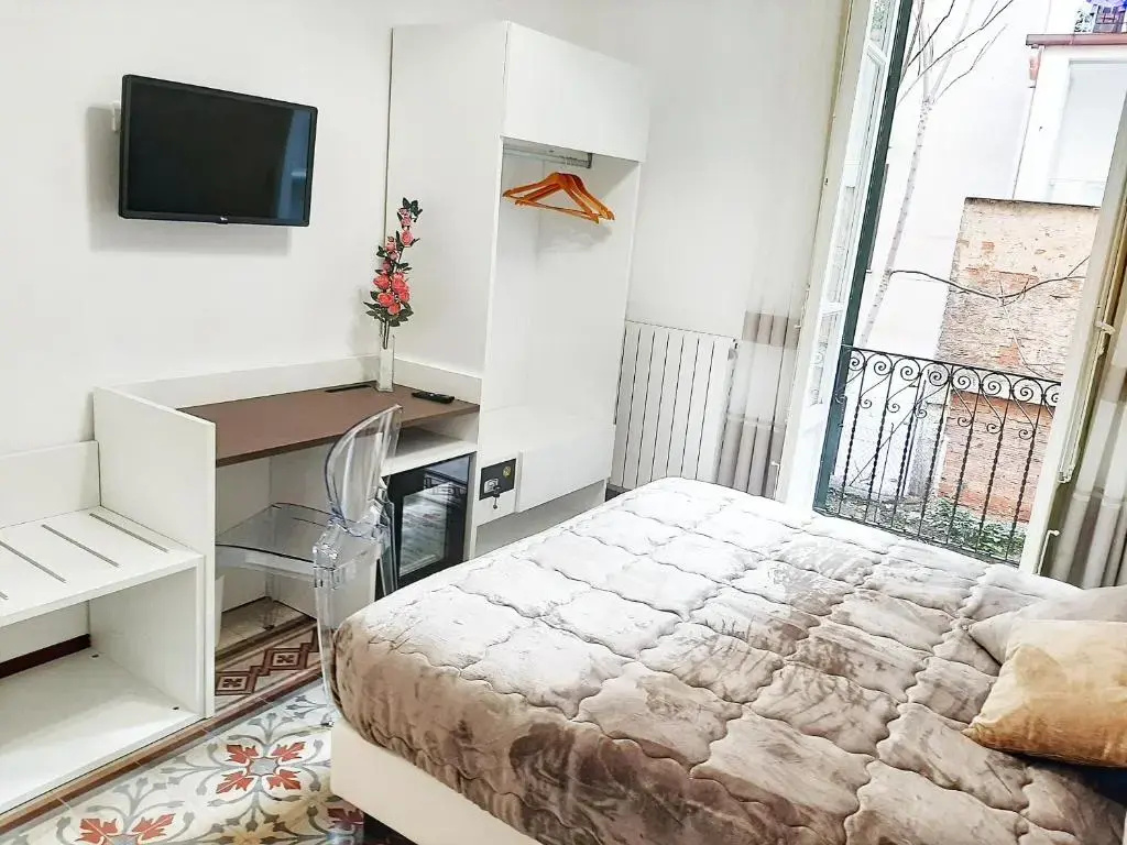 Comfort room with balcony and with city view
