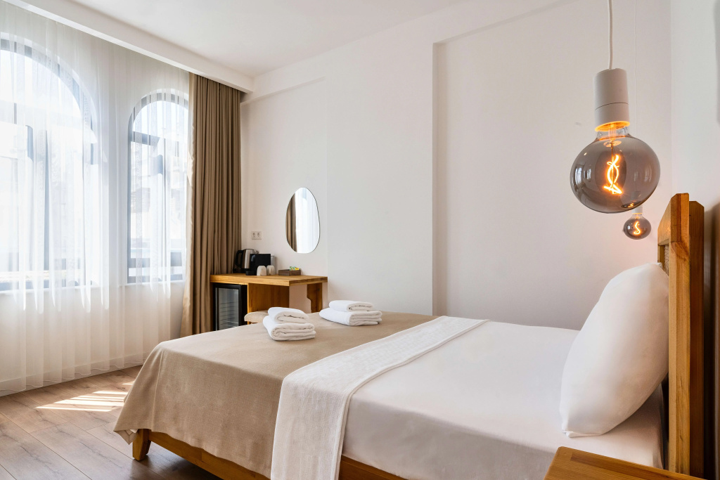 Deluxe Double room with garden view (full double bed)