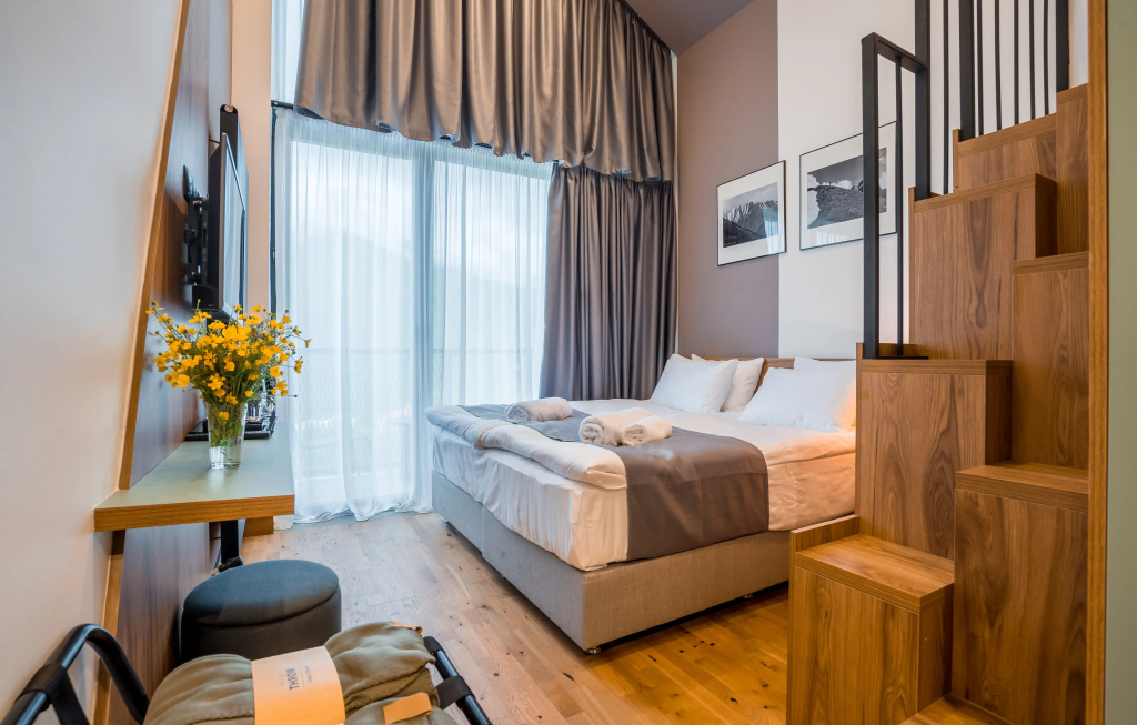 Quadruple Suite with balcony and with mountain view