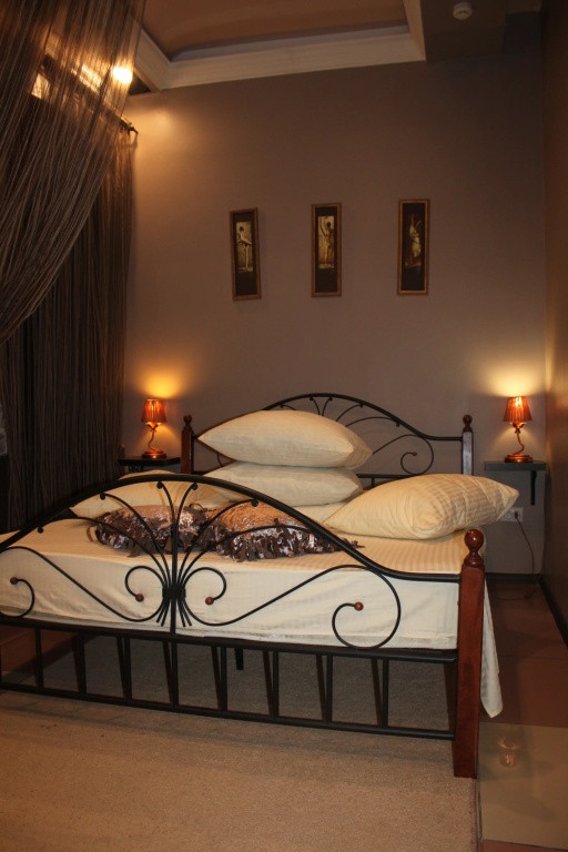 No. 7 Single Basement room with courtyard view