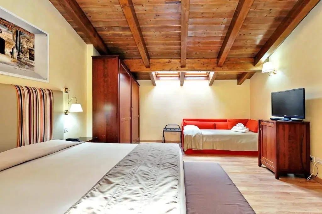 Triple room