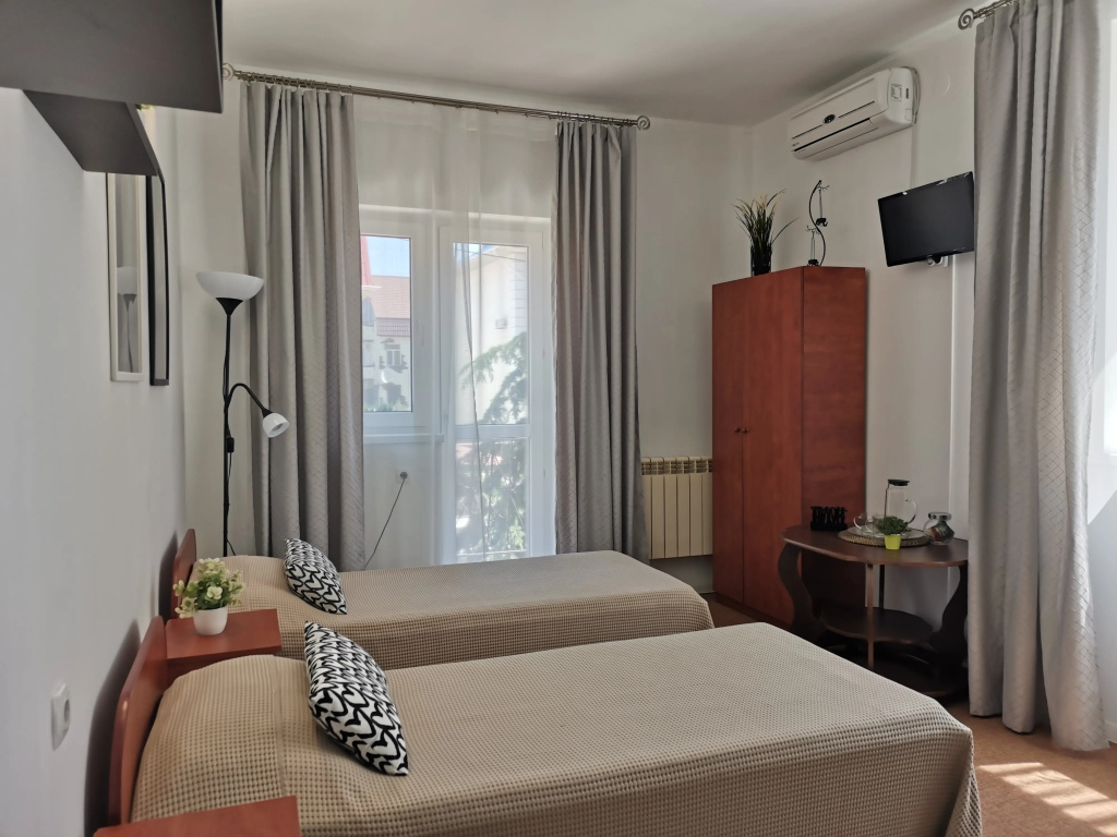 Standard Double room with balcony (full double bed)