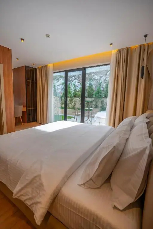 Standard Double room with balcony (full double bed)