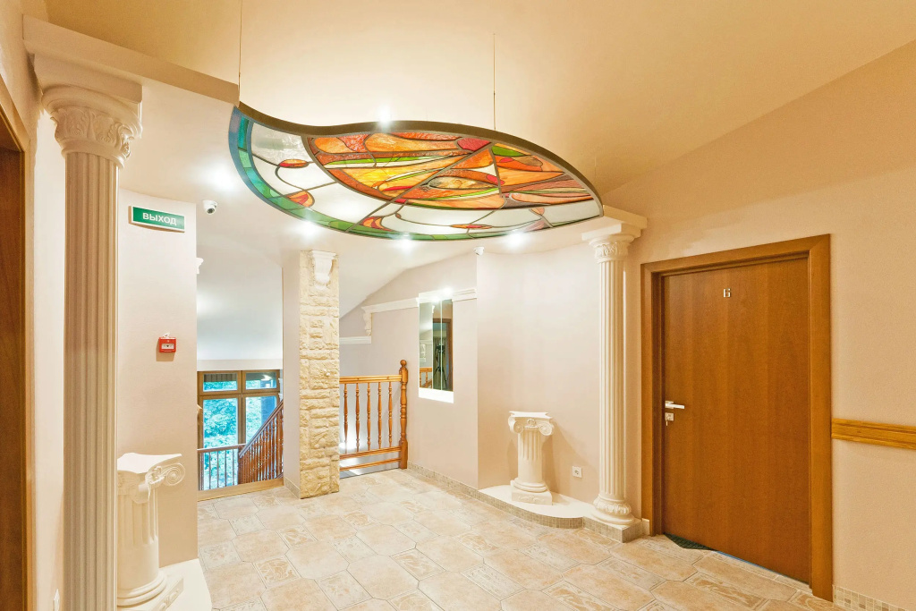 Lobby & Reception