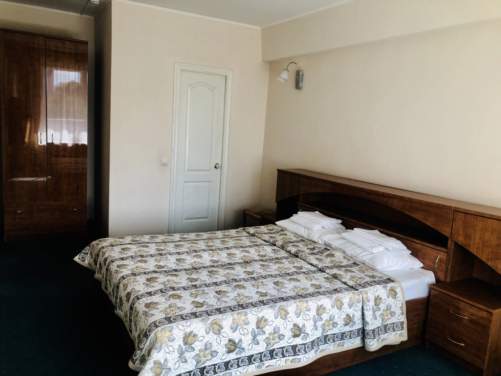 Double Suite with balcony and with city view (full double bed)