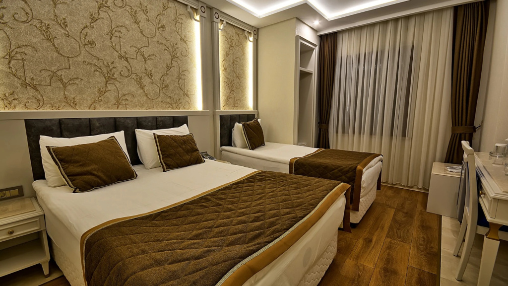 Samir Deluxe Hotel — 4
