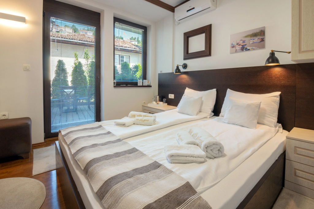 Standard with Garden View Double room (full double bed)