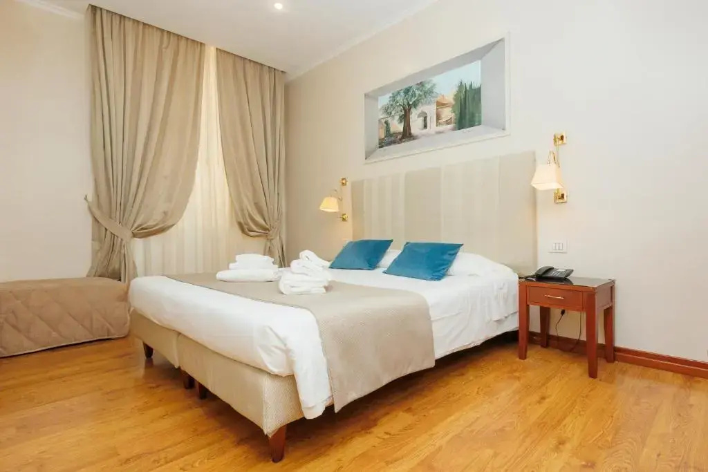 Double room (full double bed)