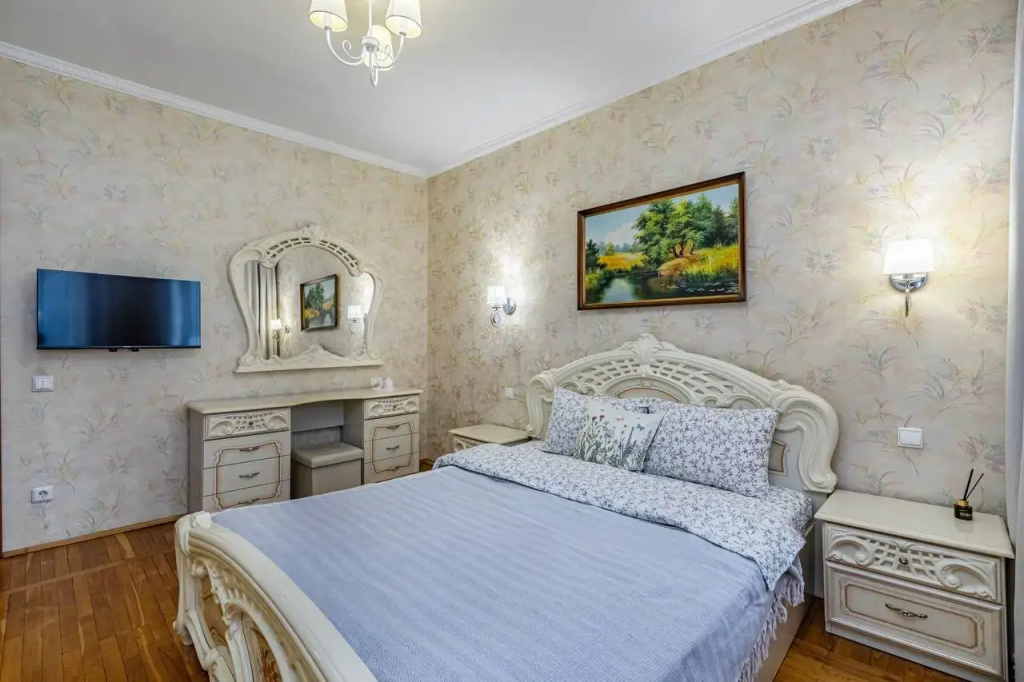 Квартира Трехкомнатная с изолированными комнатами около Кремля — фото