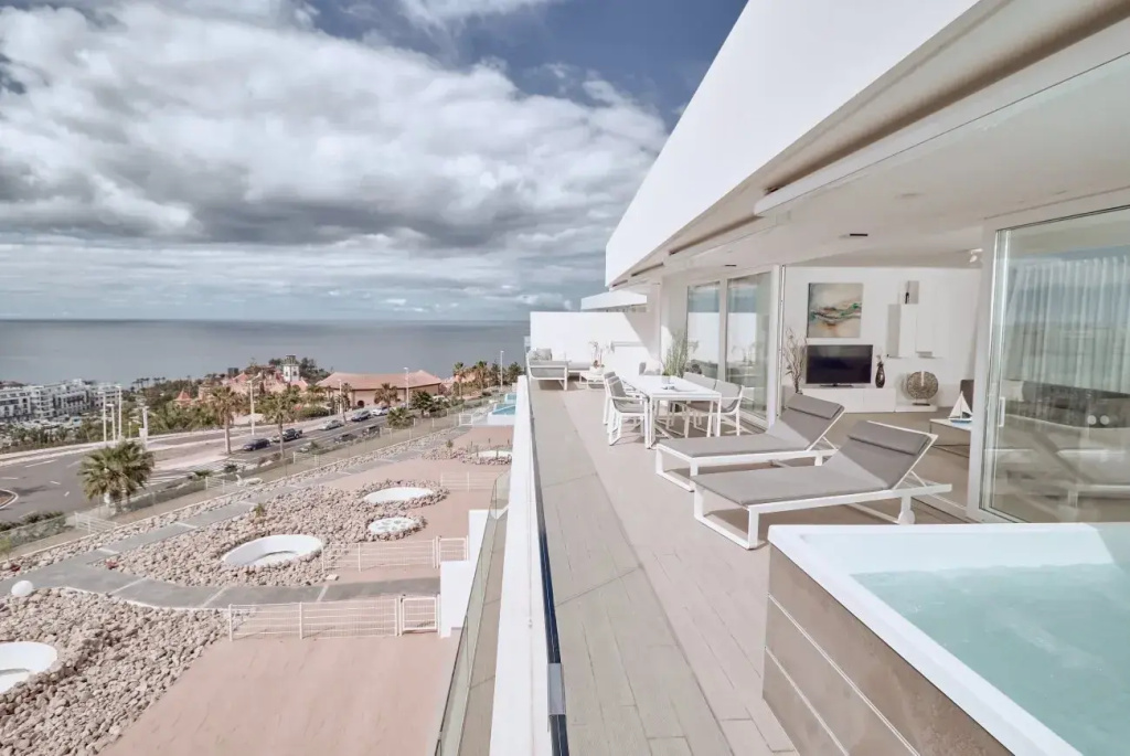 2 Bedrooms Extra Large Room Allegra Serenity Suite with partial sea view