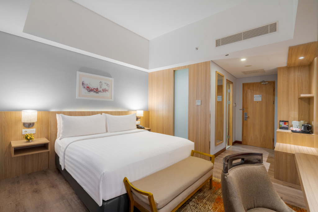 Deluxe Double room with city view full double bed