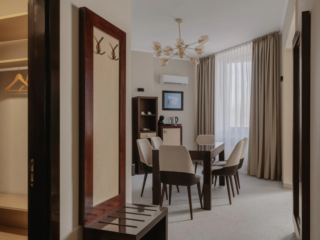 Двухместный люкс King двуспальная кровать в Казахстан