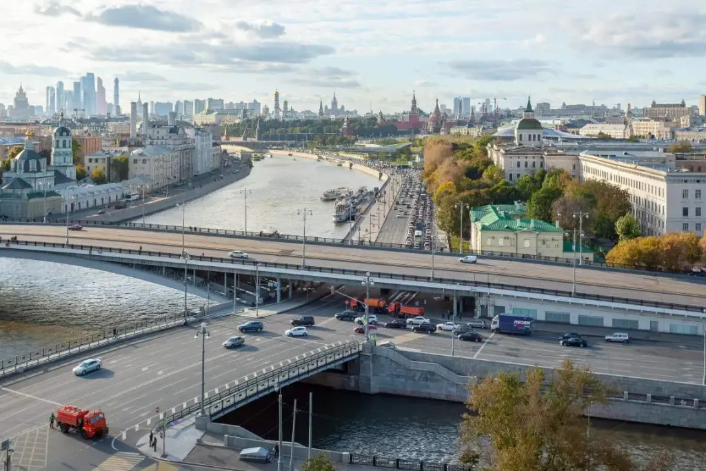 Апартаменты Улучшенные с Видом на Кремль: Изба/Котельническая Высотка — фото