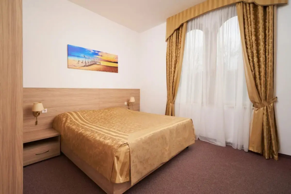 Building 3 Suite with balcony and with park view