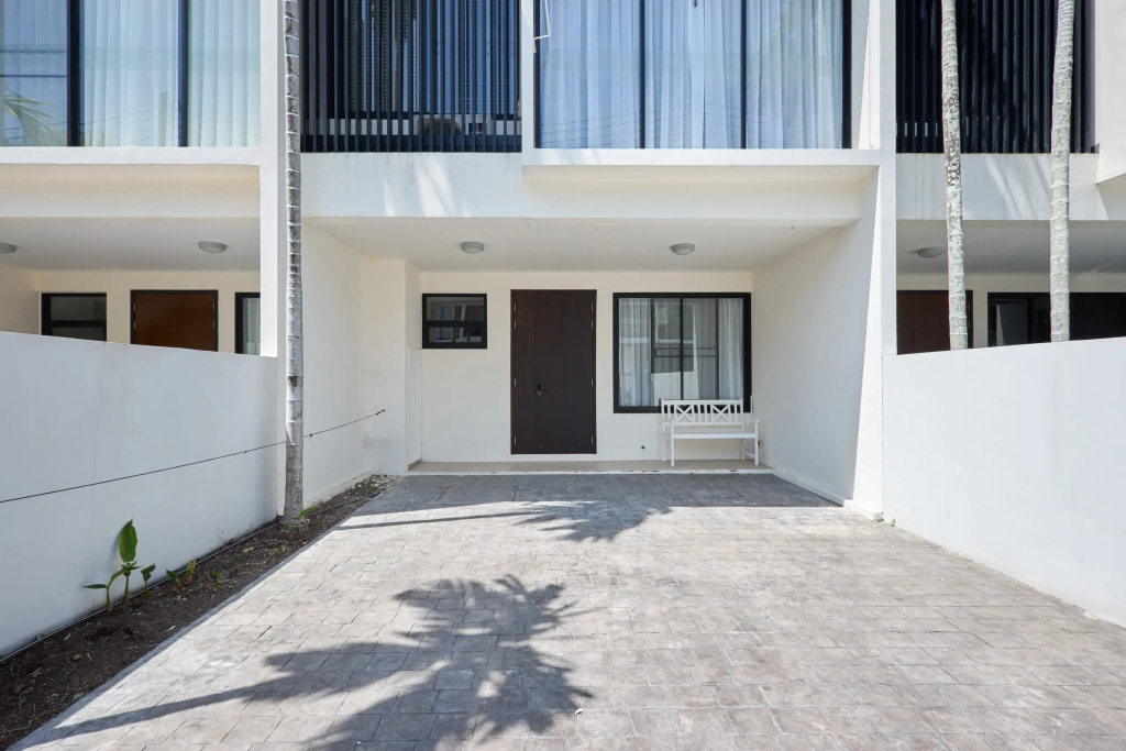 Townhouse Laguna Park 65/124 Apartments