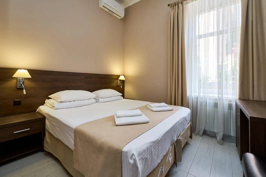 Double room (full double bed)