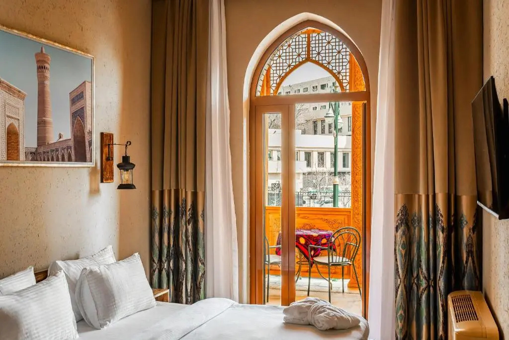 Standard room with balcony and with city view