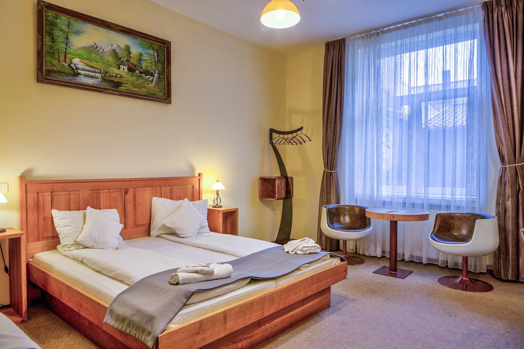Double room (full double bed)