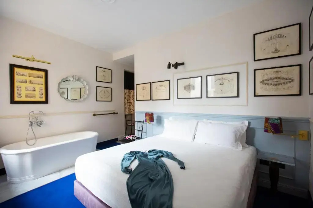 Double Junior Suite (full double bed)