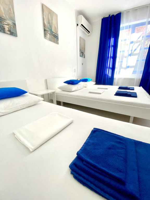 Трёхместный номер Standard в Арт-отельчик