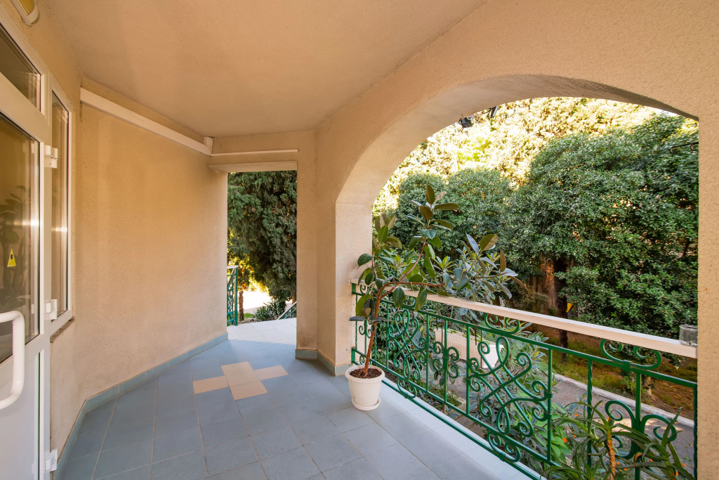 Balcony & Terrace
