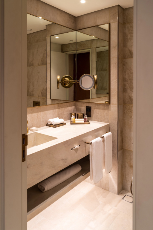 Курортный отель ERTH Abu Dhabi Hotel — фото