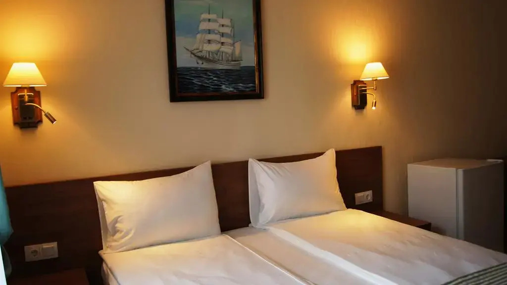 парус от швертбота оптимист. парус сириус. спинакер на парусной яхте. парус оптимист. парус сириус.