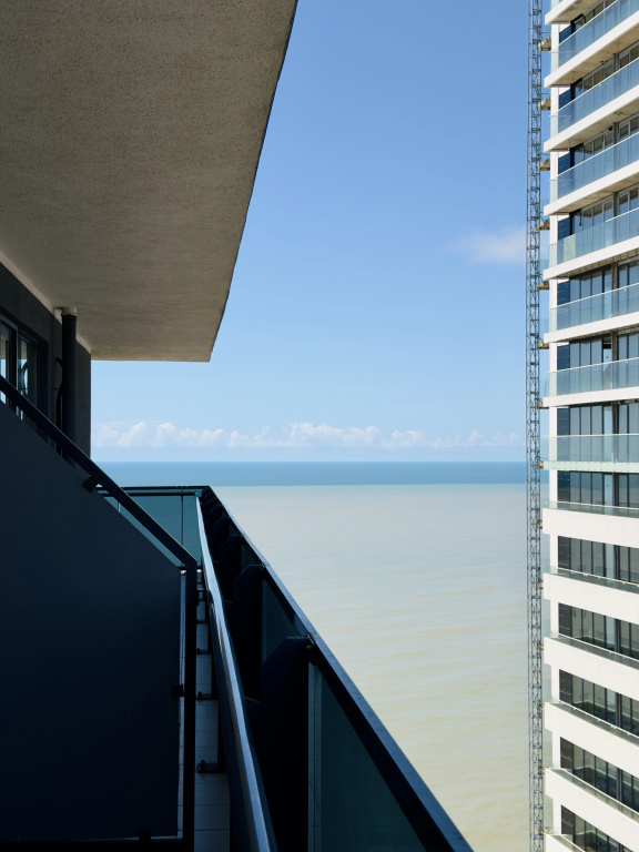 Апартаменты просторные с видом на море в Orbi beach tower — фото