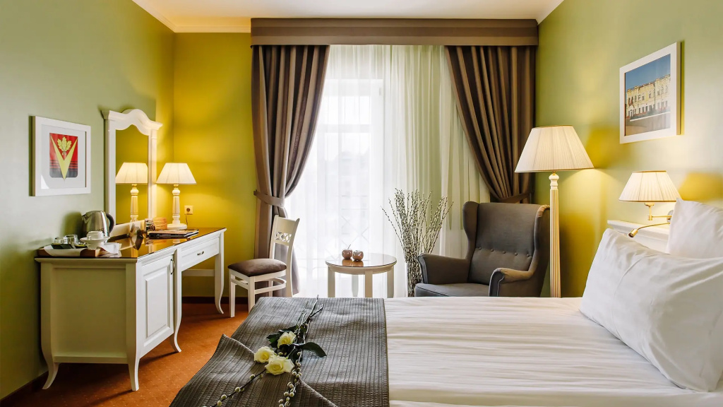 Staryij Gorod Hotel Room Type - Standard Double room with park view full double bed