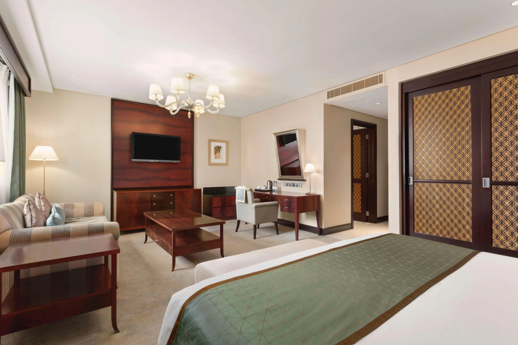 Crowne Plaza Dubai Jumeirah, an IHG Hotel — фото