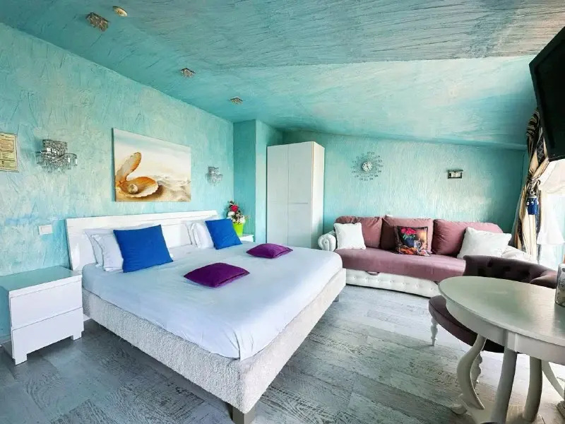 Pearl Double Suite with balcony (full double bed)